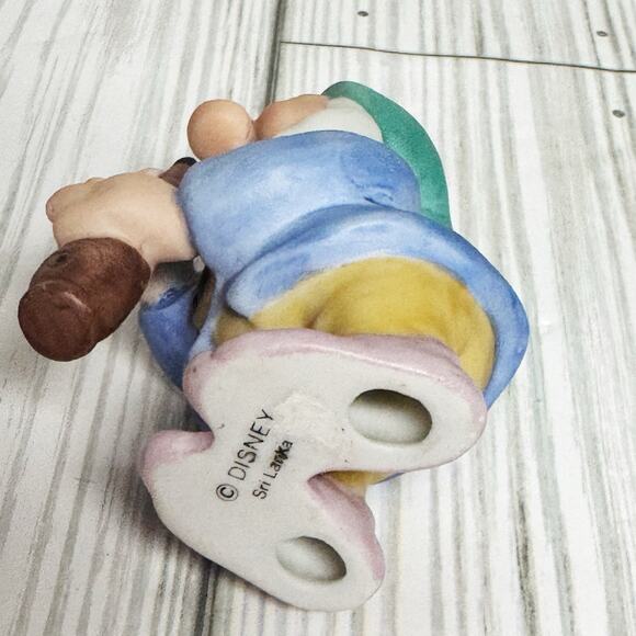 Vintage DISNEY Snow White Seven Dwarves SNEEZY Sri Lanka Porcelain Bisque ~3” - Picture 5 of 5